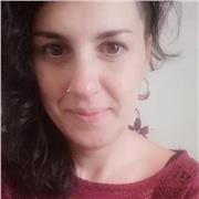 Docente abilitata impartisce lezioni di inglese per studenti di scuola primaria e secondaria